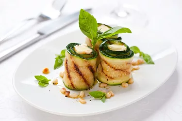 Meatless zucchini roll em ups