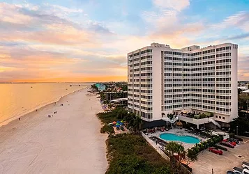 Aerial view of hotel building with pool beside the beach 5b4
