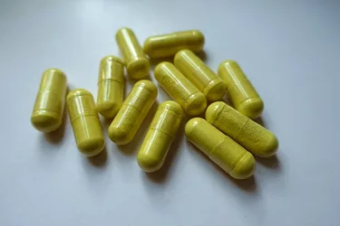 Quercetin-Supplements-Capsules-GettyImages-1438086689.jpg