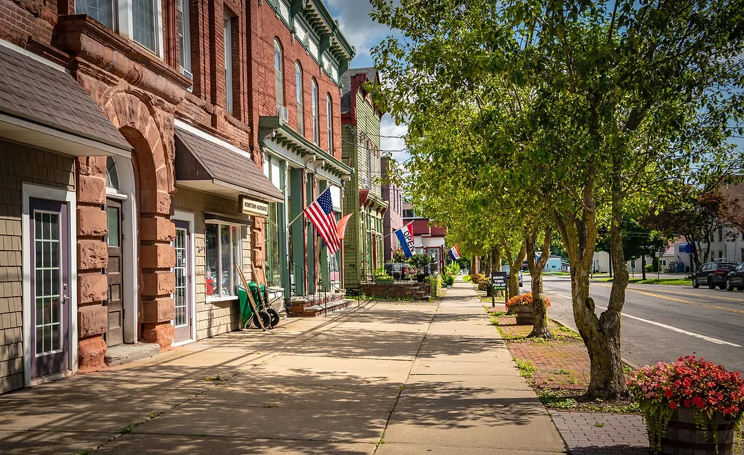 Retail-Small-Business-GettyImages-2169797010.jpg