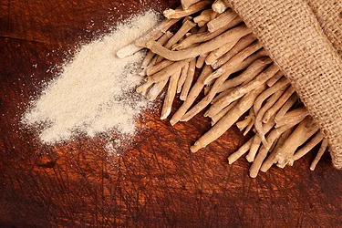 Ashwagandha root and leaves showing regulatory differences after India bans leaf use in supplements and foods