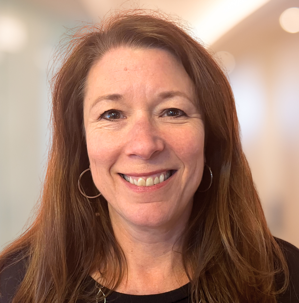 Ellen_Schutt_Headshot_smaller.png
