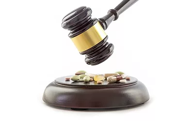 Regulatory-Dietary-Supplements-GettyImages-2164237438.jpeg